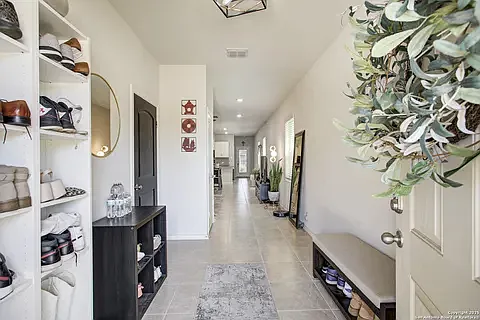 3 bed, 1405 sqft, $1,800 — Photo 3