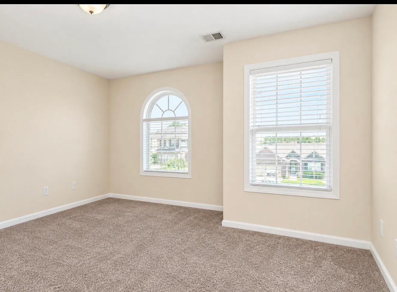3 bed, 1576 sqft, $2,600 — Photo 4