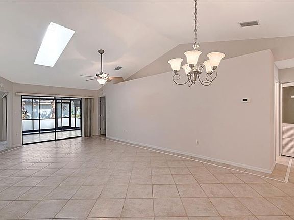 4th image of 4799 OAK FOREST DRIVE W #43
