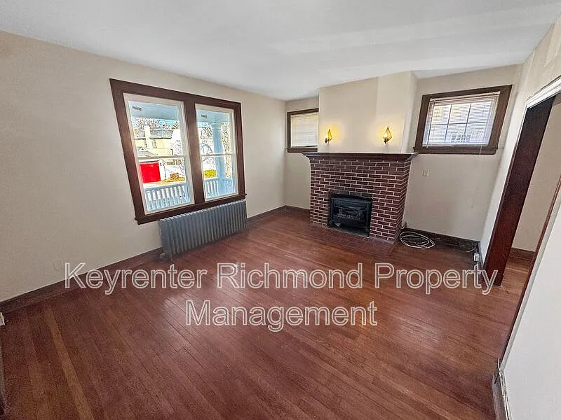Building Photo - 2806 Hawthorne Ave #1
