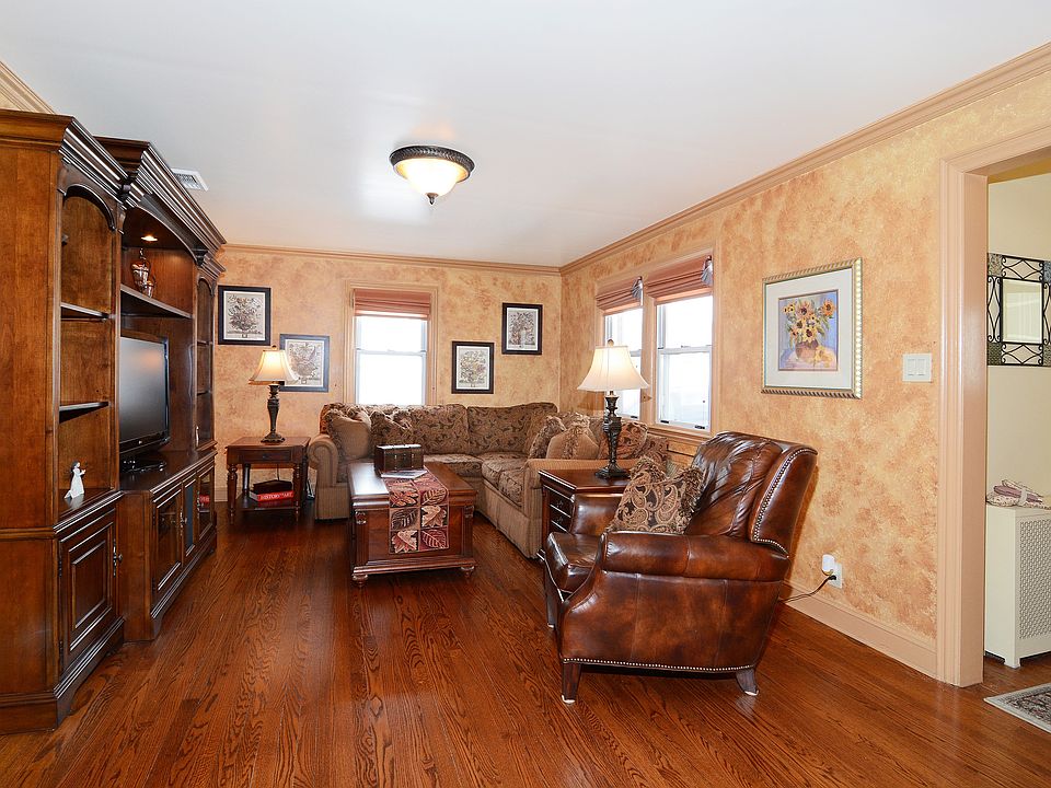 2nd image of 14 Turnure St