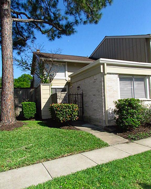 1st image of 2373 Crescent Park Dr #221