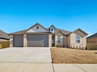 2404 Salmon St, Pea Ridge, AR 72751