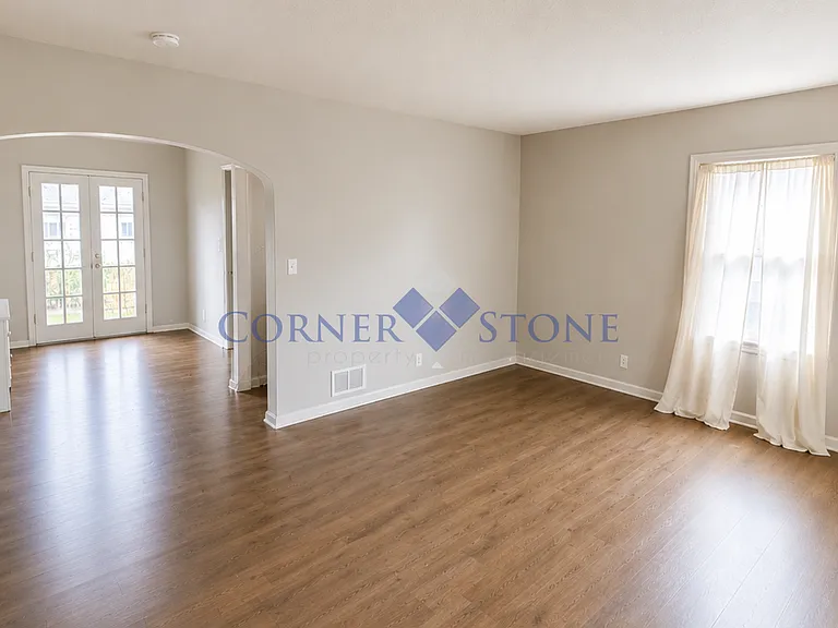 112 S Juniper St — Photo 2