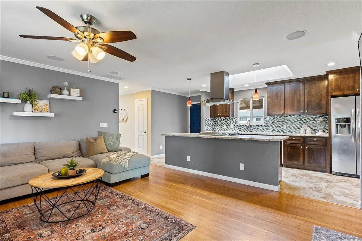502 Marietti Way photo 1
