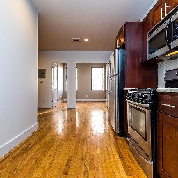 1st image of 15 Humboldt St APT 4R