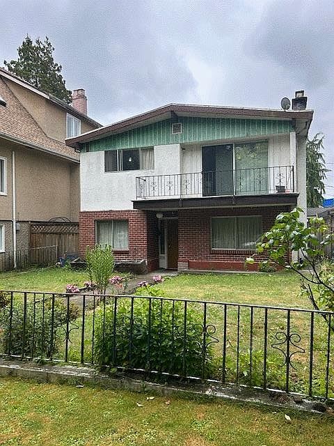 1st image of 1320 E 11th Ave