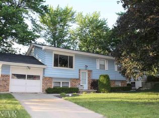 1806 Hoover Dr, Normal, IL 61761