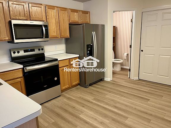 3rd image of 10842 Lexington Dr