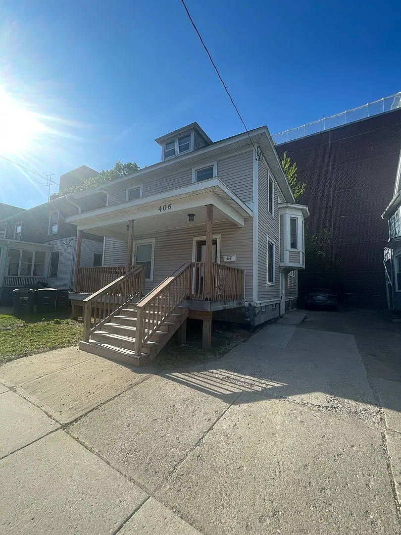 Seven Bedroom Available for Rent; 2027-2028 Term | Fits 8-9 Comfortably! — Photo 1