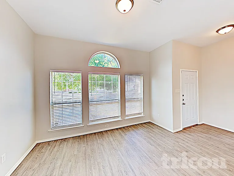 1015 James Donald Ln — Photo 4