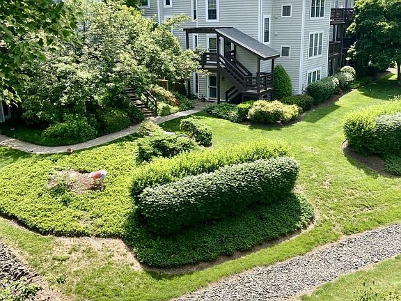 2nd image of 10087 Oakton Terrace Rd