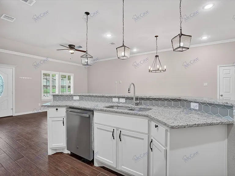1310 Yale St — Photo 10
