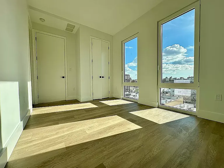 139 Frost St #4D — Photo 16