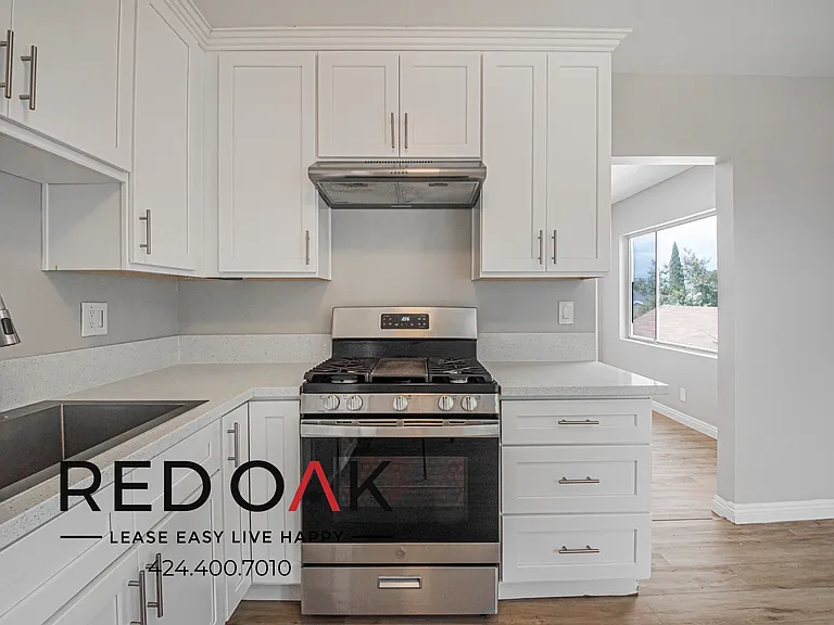 1589 E 47th St #3 — Photo 4