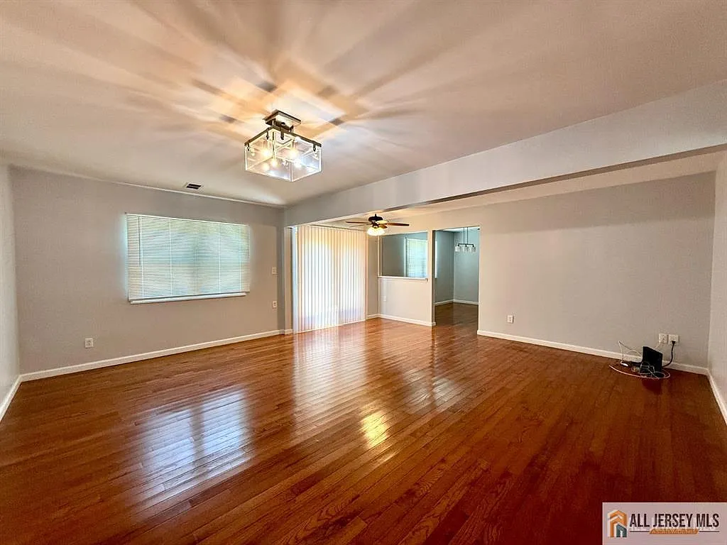 3 bed, 2.5 bath, 2123 sqft, $3,500 — Photo 2