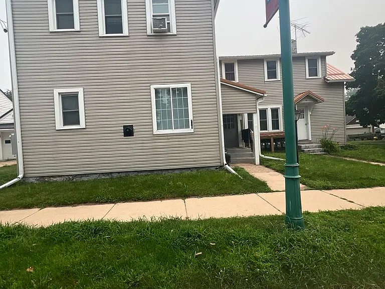 710 N Main St — Photo 2