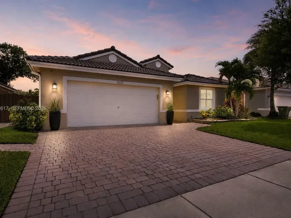 1521 SW 194th Ter, Pembroke Pines, FL 33029
