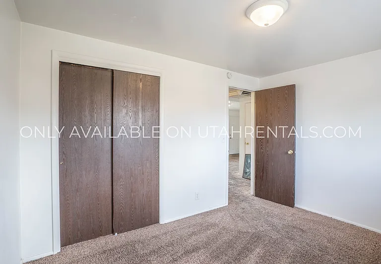 1050 S Virginia Cir — Photo 12