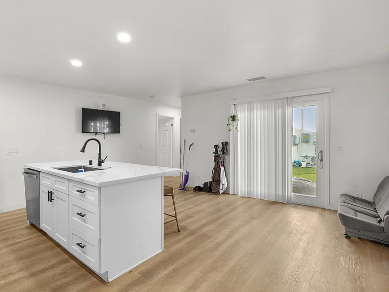 6124 Pembroke Dr — Photo 11