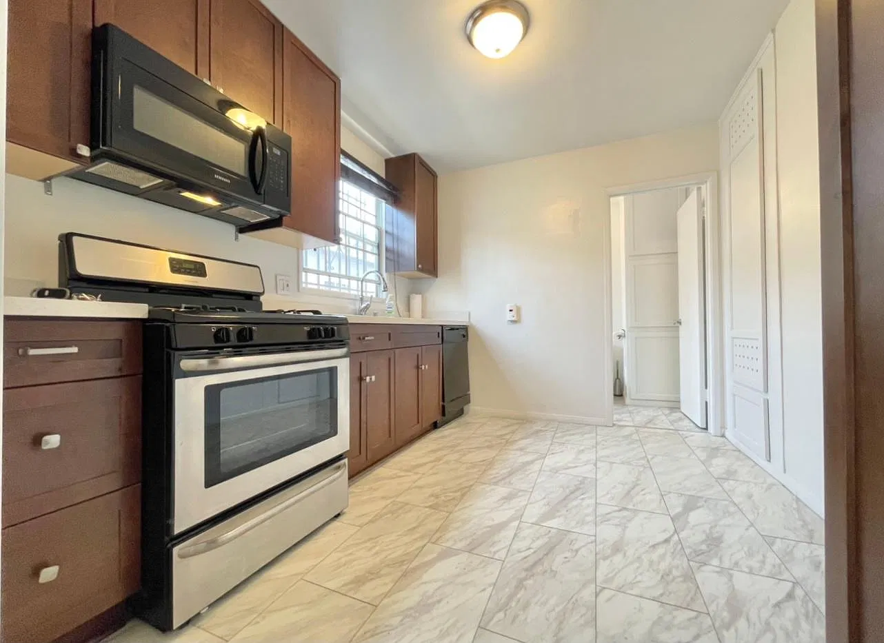 Studio, 500 sqft, $2,100 — Photo 3