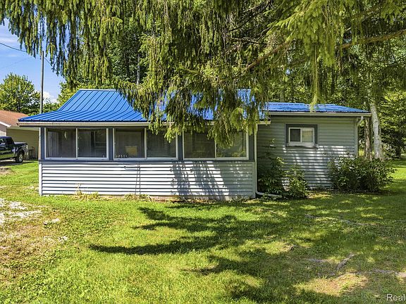 4th image of 7496 Forest Dr