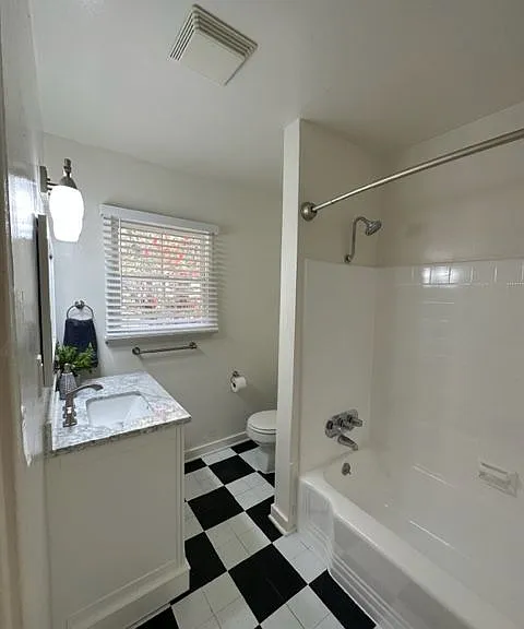 Cherokee Apartments — Photo 17