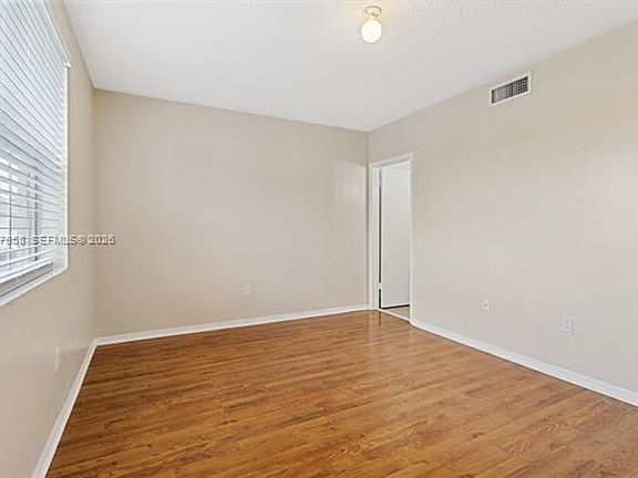 5th image of 9187 Fontainebleau Blvd #Townhouse 405-5
