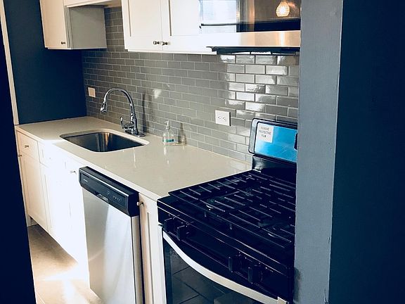 2nd image of 4430 Arbutus Ln