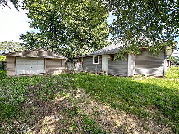 3rd image of 3059 Newton Ave