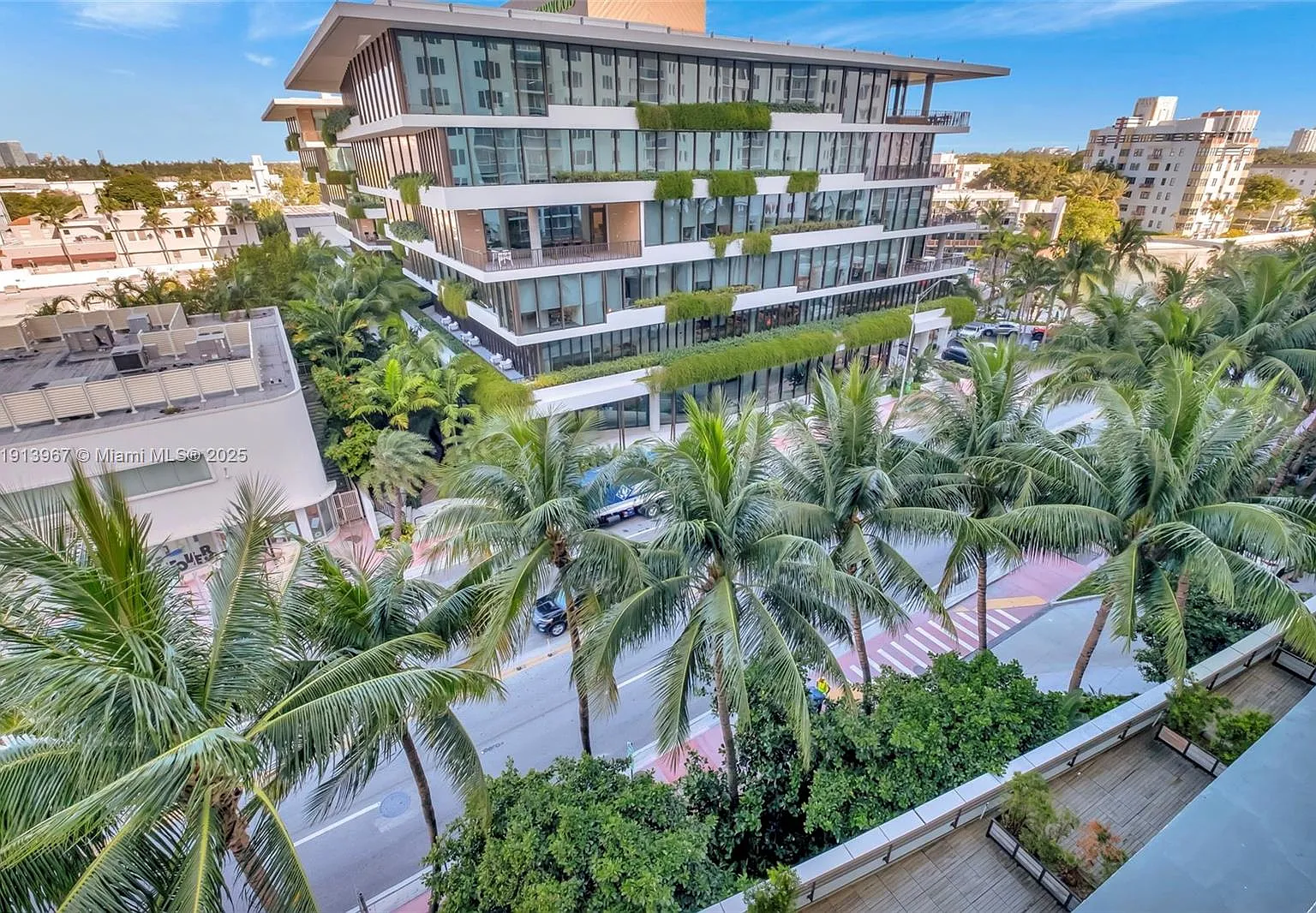 Roney Palace Condo — Photo 3