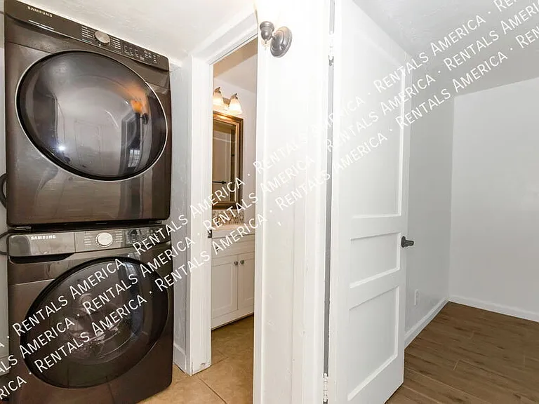 525 E Linden St — Photo 13