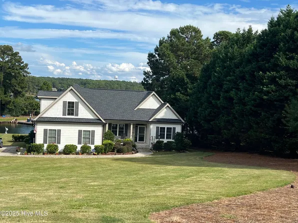 127 Shaw Dr, Pinehurst, NC 27376
