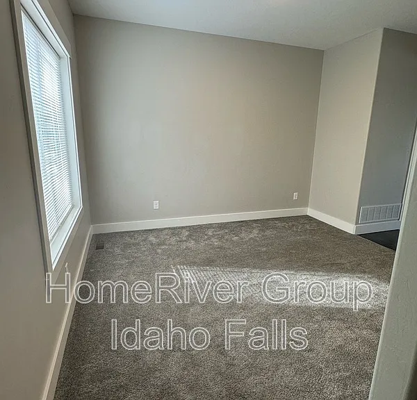 660 Saturn Ave #A — Photo 10
