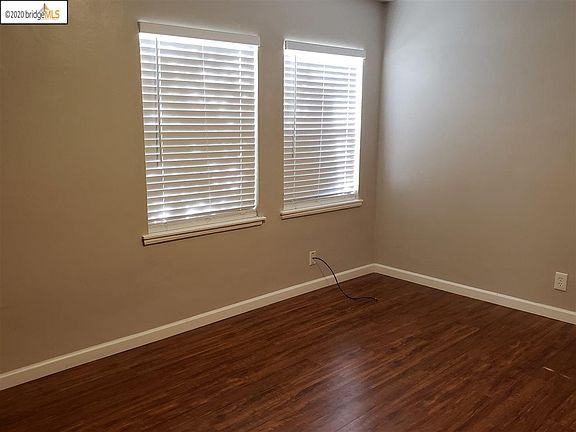 3rd image of 1332 Mariposa St