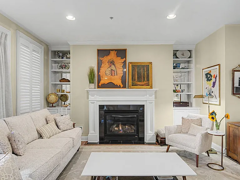 87 Railroad Pl #203 — Photo 24