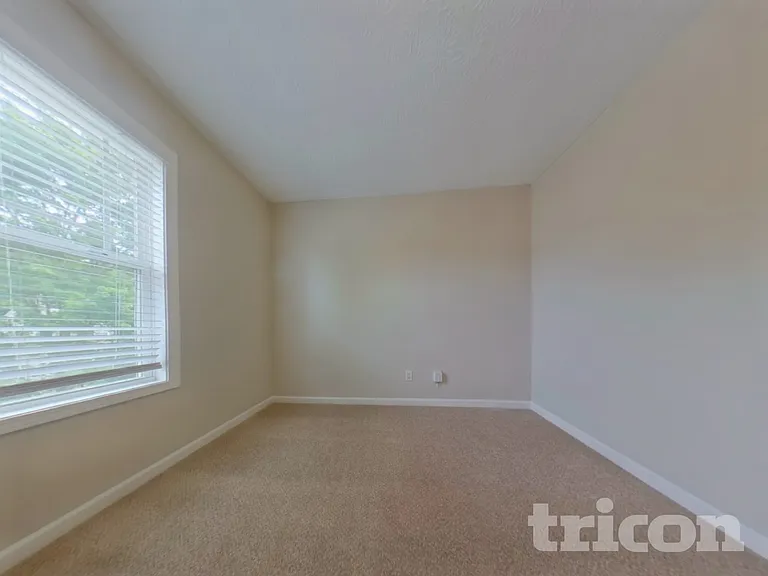 611 Hemlock Ct — Photo 9