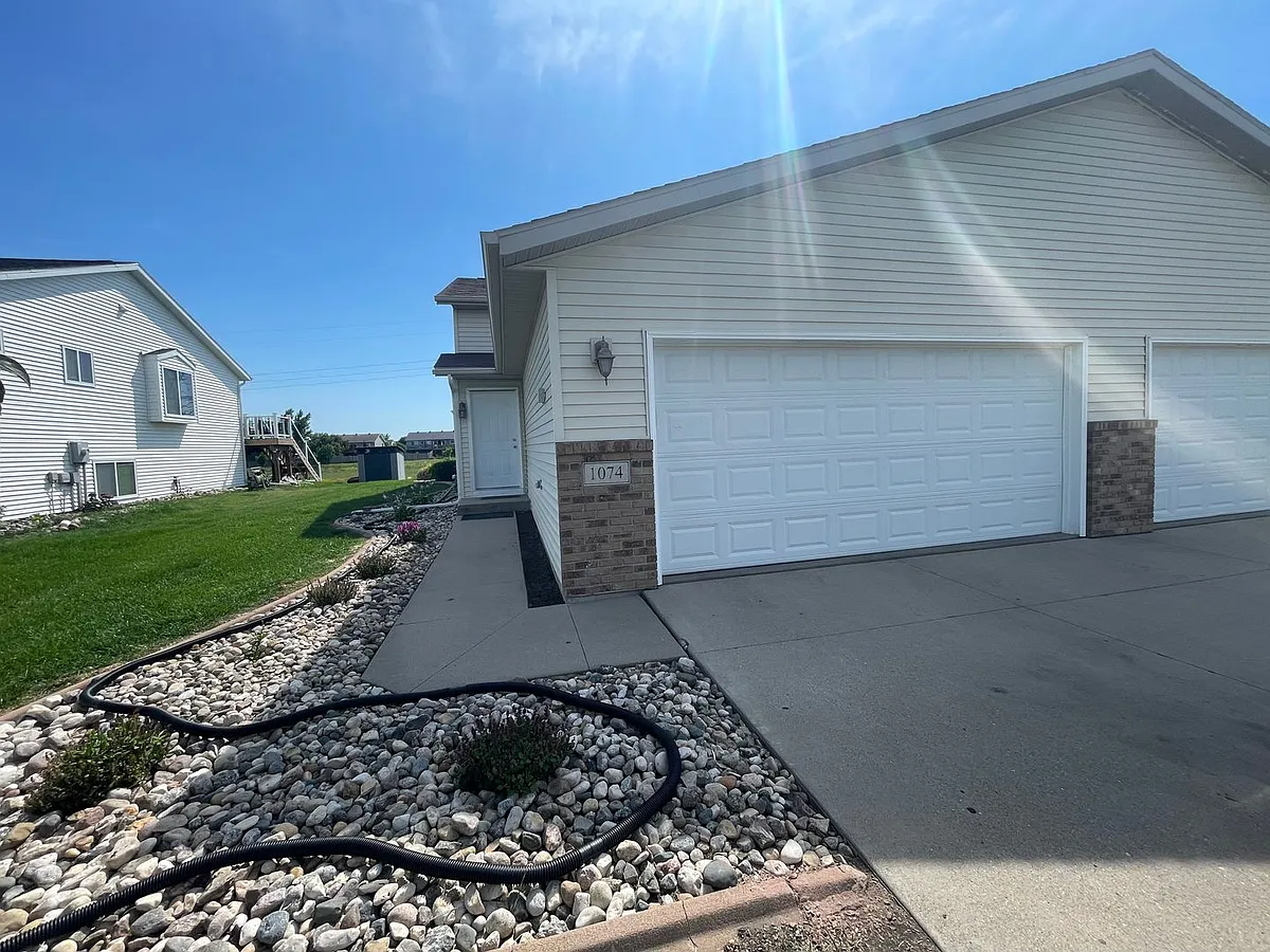 Building Photo - 1074 Parkway Dr