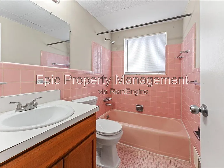 Cavalier Manor — Photo 33