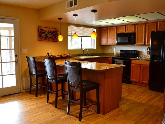 3rd image of 5855 W Grovers Ave