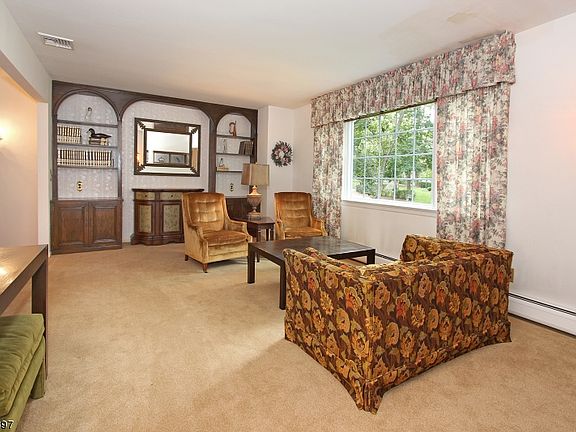 3rd image of 59 Pitcairn Dr