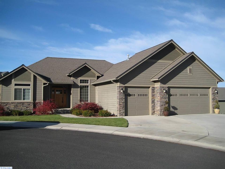 1st image of 825 SW Blue Heron Ct
