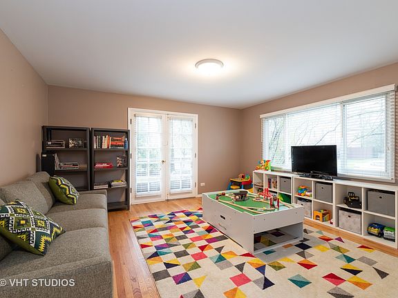 2nd image of 1447 Dartmouth Ln