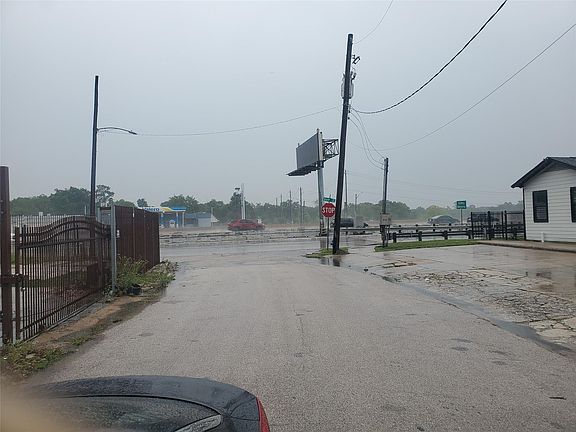 4th image of 8065 Delwood St
