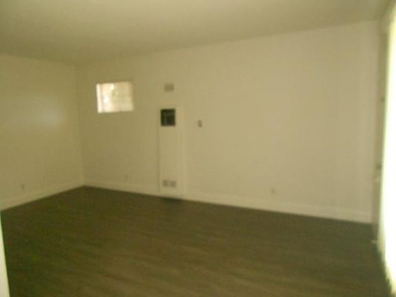 4th image of 10758 Santa Monica Blvd