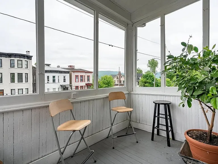 81 Wh Liberty St — Photo 3