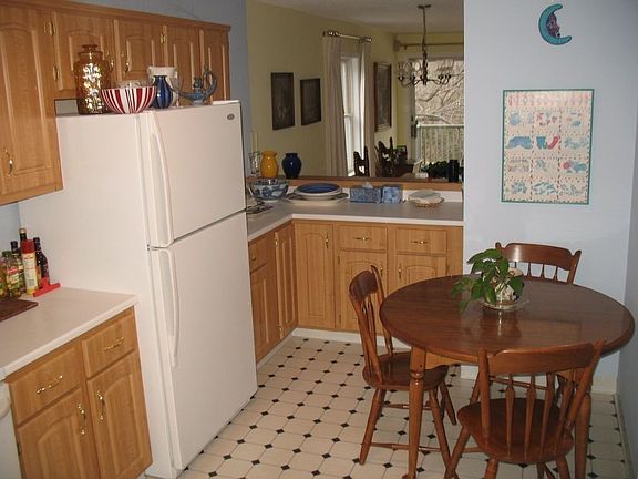 Kitchen: Breakfast area