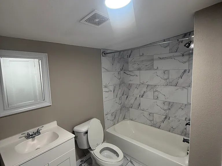 2404 Hartford St — Photo 18