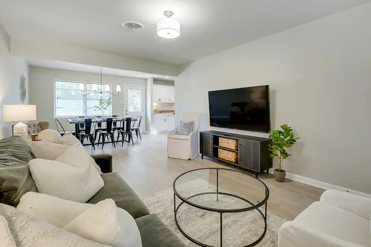 3 bed, 1120 sqft, $6,000 — Photo 1