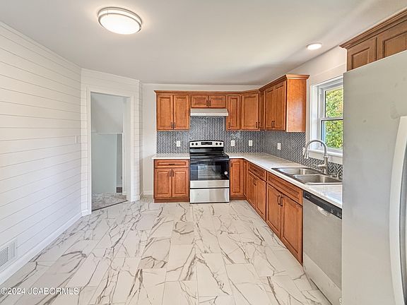 5th image of 506 Crest Dr